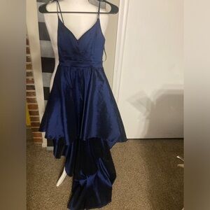 Windsor navy blue formal dress in size XS. Shiny. Very pretty dress. Worn 1 time